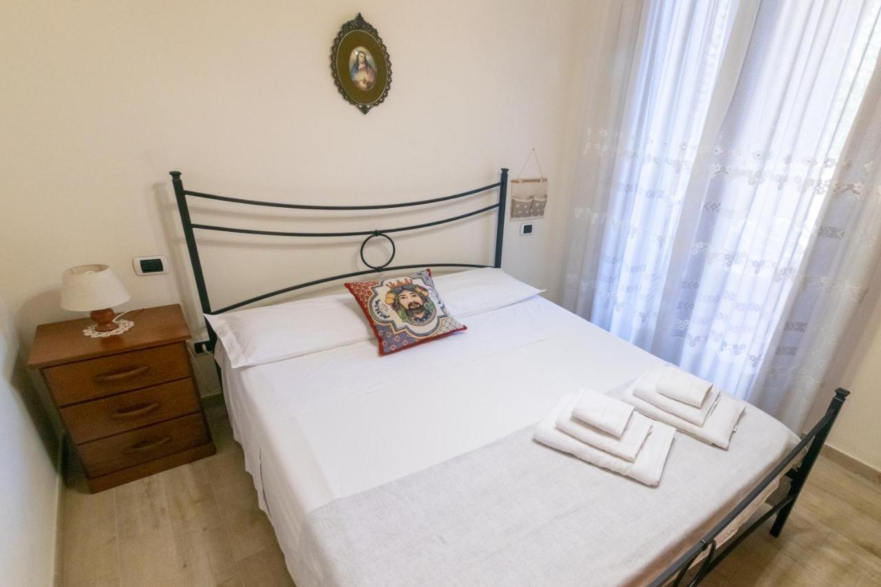 אנלציט Corallo Holiday House Acitrezza מראה חיצוני תמונה