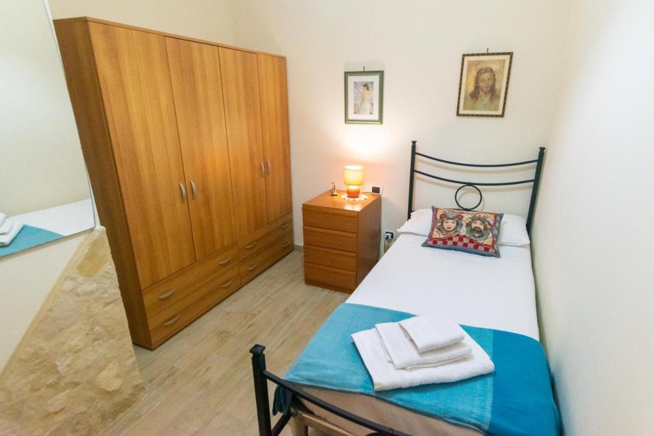 אנלציט Corallo Holiday House Acitrezza מראה חיצוני תמונה