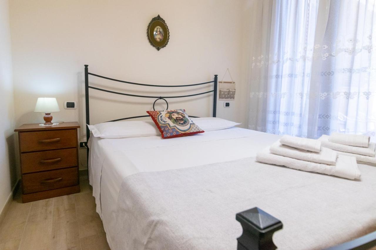 אנלציט Corallo Holiday House Acitrezza מראה חיצוני תמונה